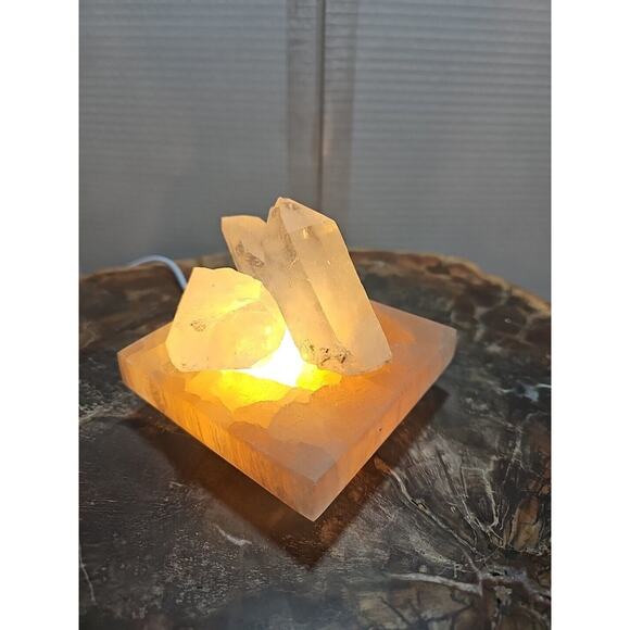 1.24lb Satin spar recharging plate W/ 3pcs Huge Quartz Crystals & Led Light - Picture 11 of 14